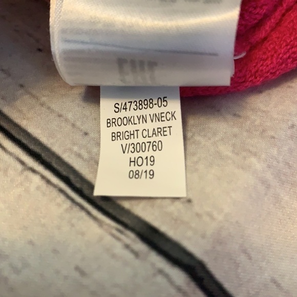 GAP Brooklyn V Neck Sweater - Picture 12 of 14